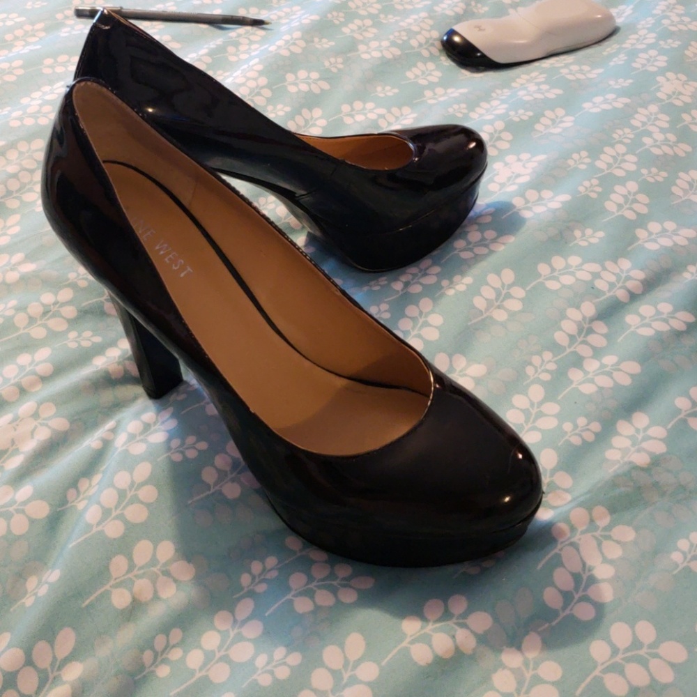 Nine west black patent platforms .7.5
